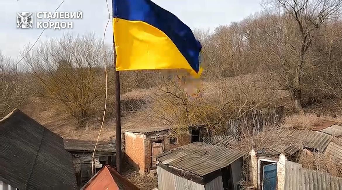 Сталевий кордон: у «сірій» зоні Харківщини підняли прапори України, відео