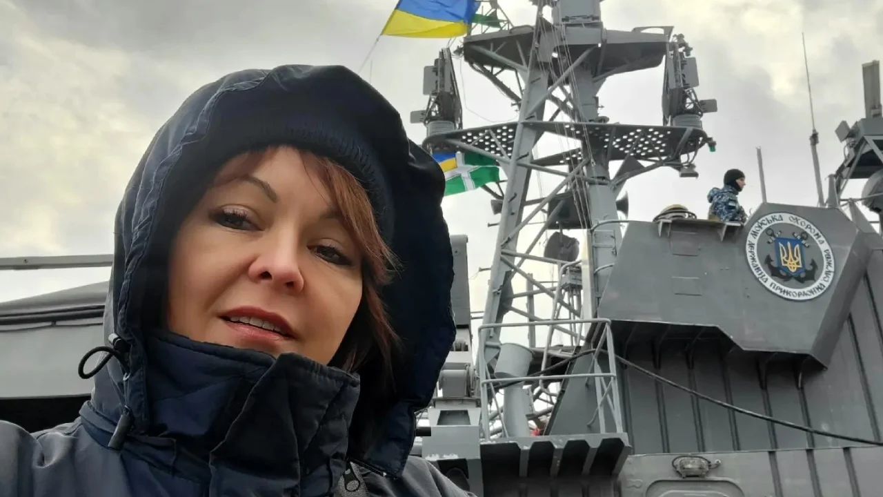 Низка медійників звинуватила Наталю Гуменюк у забороні висвітлювати воєнні злочини Російської Федерації в зоні відповідальності військовослужбовиці.