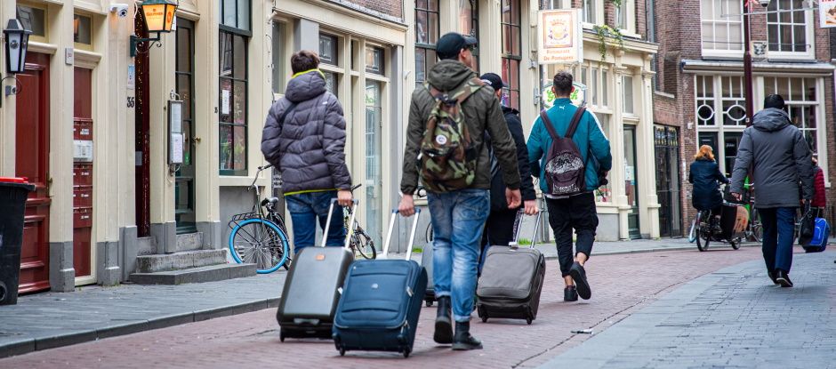 Амстердам став жертвою власної популярності, щороку його відвідує 20 мільйонів людей.