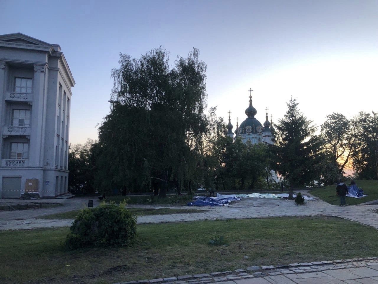 У Києві цієї ночі знесли храм-МАФ незаконно побудований у буферній зоні ЮНЕСКО