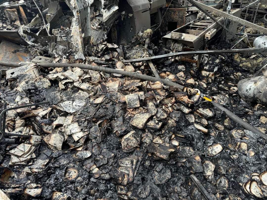 Спалено 50 000 книг: рашисти у Харкові розбомбили друкарню