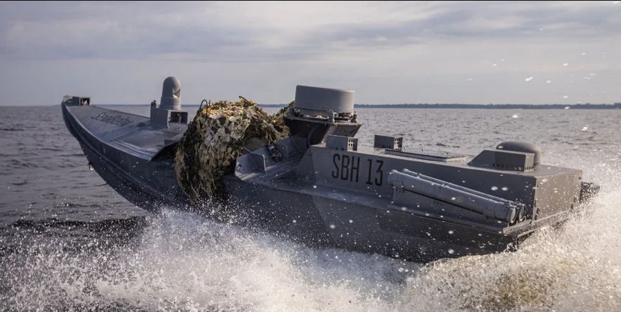 «Москва» гине у морі. Як українські дрони-камікадзе знищують російський флот