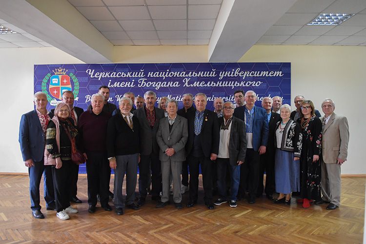 Богдановий університет у Черкасах відвідала делегація митців, культурних і громадських діячів