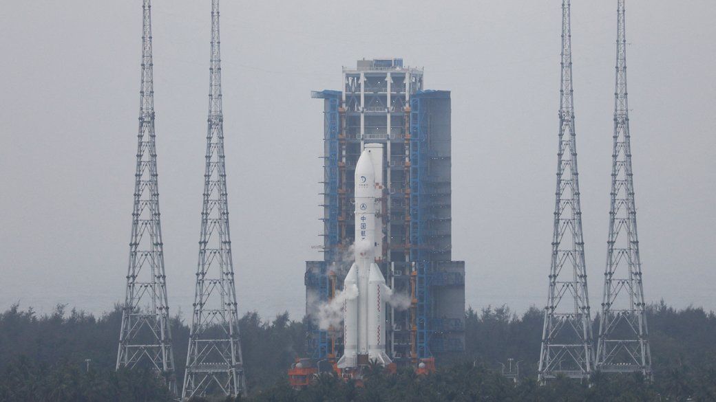 Зонд Chang'e-6 стартував 3 травня на ракеті Long March 5 із центру запуску супутників Wenchang на острові Хайнань.