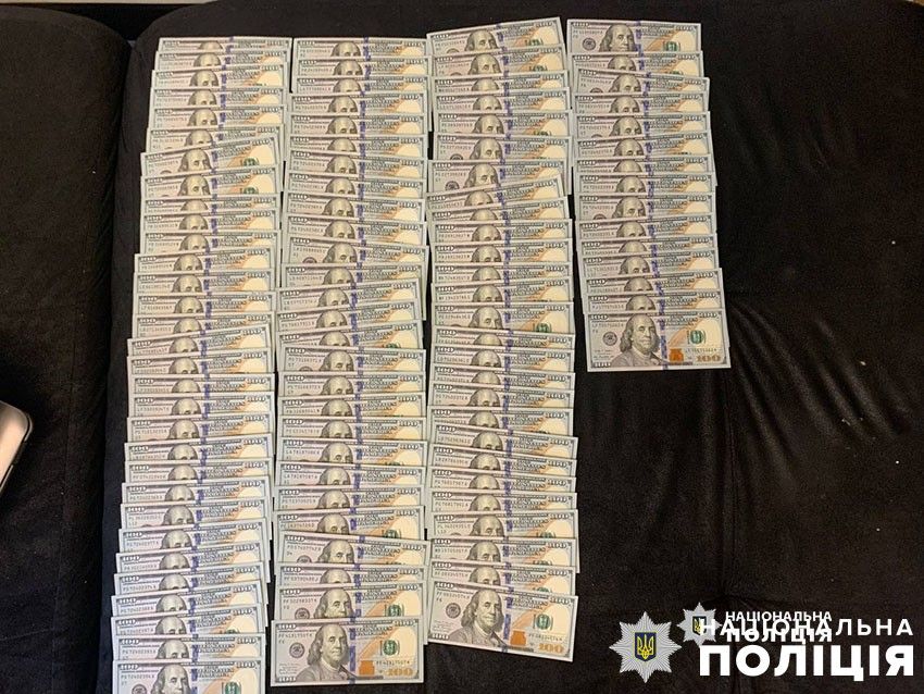 У Києві працівники банку вкрали з рахунку клієнтки кілька мільйонів і накупили прикрас