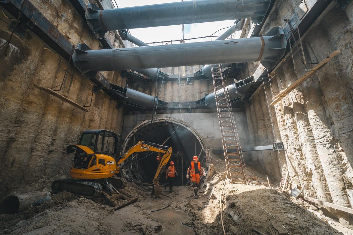 Деміївська-Либідська: у Києві розібрали аварійний тунель між станціями метро, фото