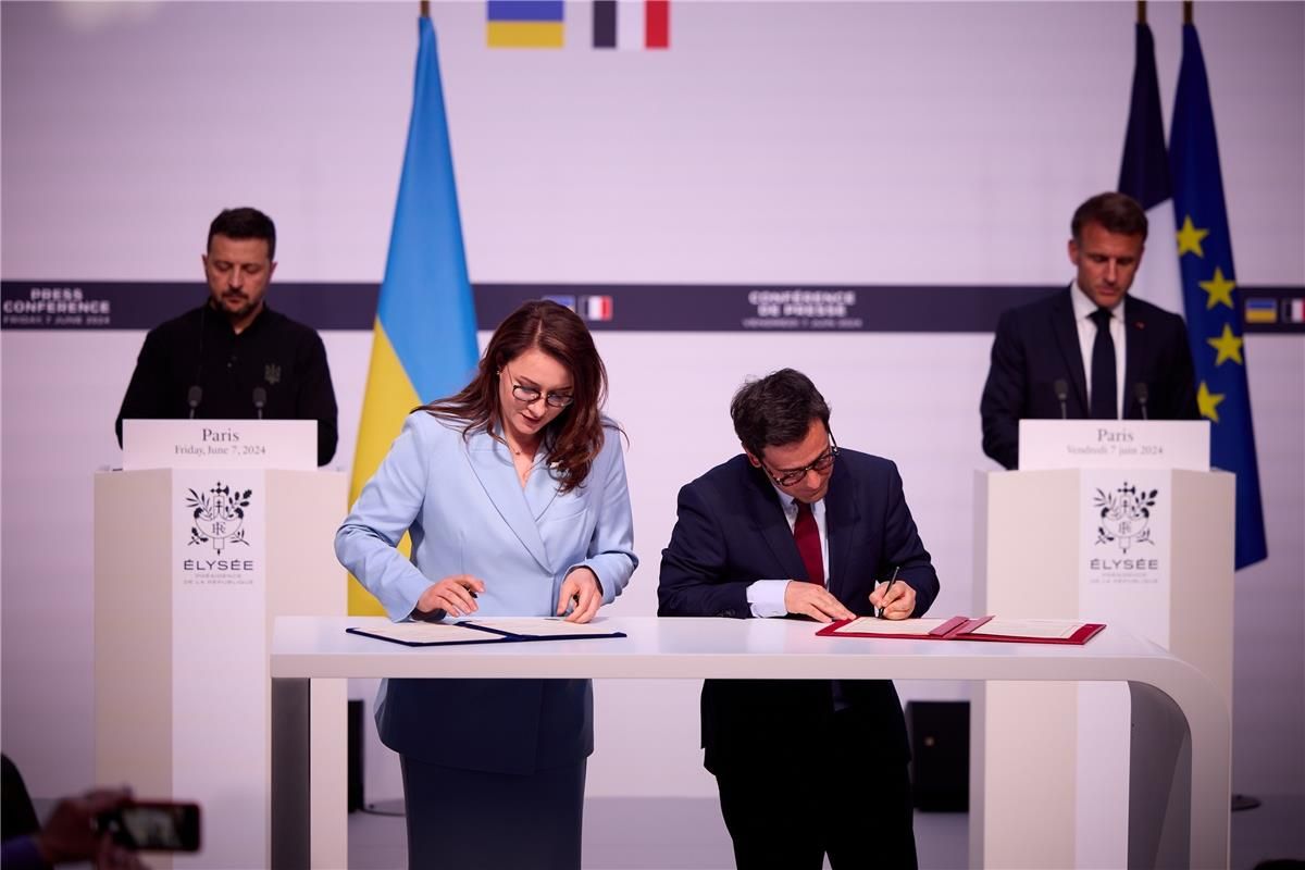 У Парижі відбулося підписання Грантової угоди між Урядом Французької республіки та Урядом України щодо сприяння відновленню та підтримці критичної інфраструктури та пріоритетних секторів економіки України
