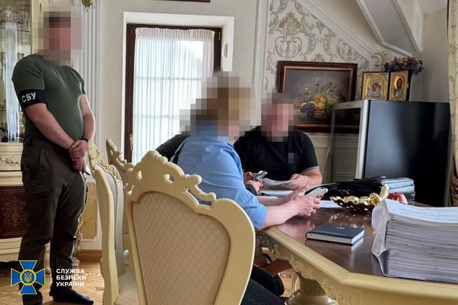 Крім держзради братів екснардепів Медведчука та Козака підозрюють у несплаті податків на 75 мільйонів гривень.