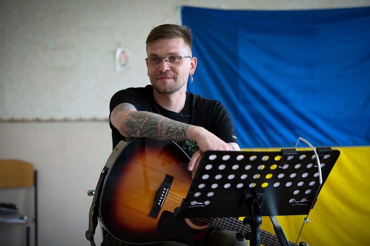 Акорди війни: військовослужбовець ЗСУ Святослав Бойко представив нову пісню