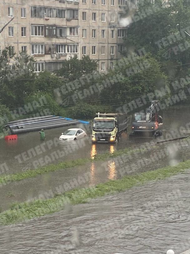 Потужна злива затопила Київ.