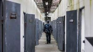 У рф планують закрити пів сотні колоній через масову відправку ув’язнених на війну проти України.
