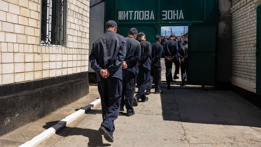 Долучилися до ЗСУ: в Україні звільнили сотні засуджених - WP