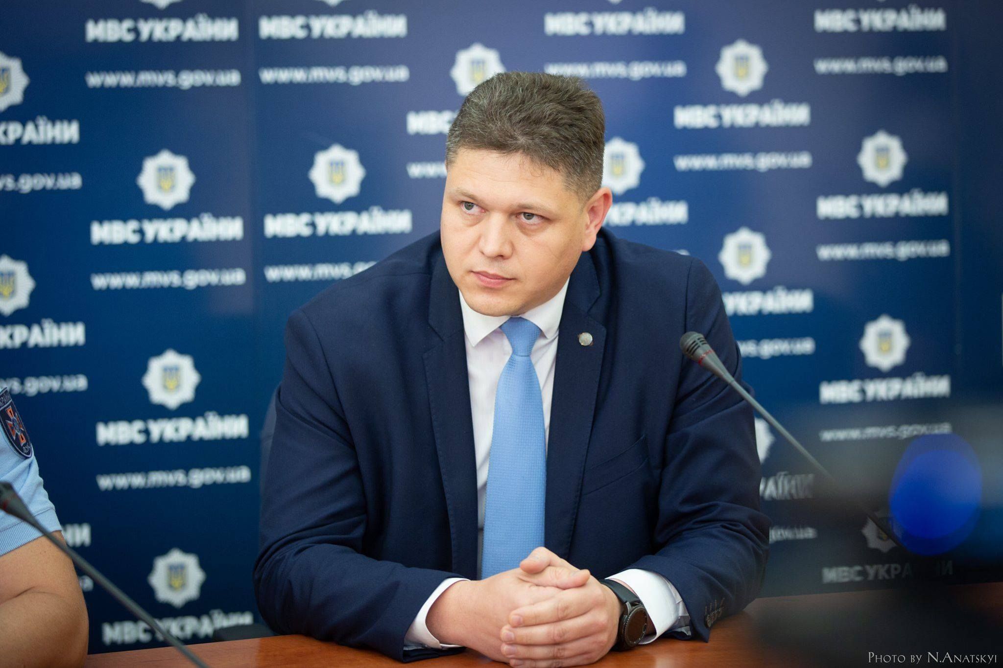 Перебуваючи на посаді керівника Державної міграційної служби Максим Соколюк позарився на десятки мільйонів держкоштів.