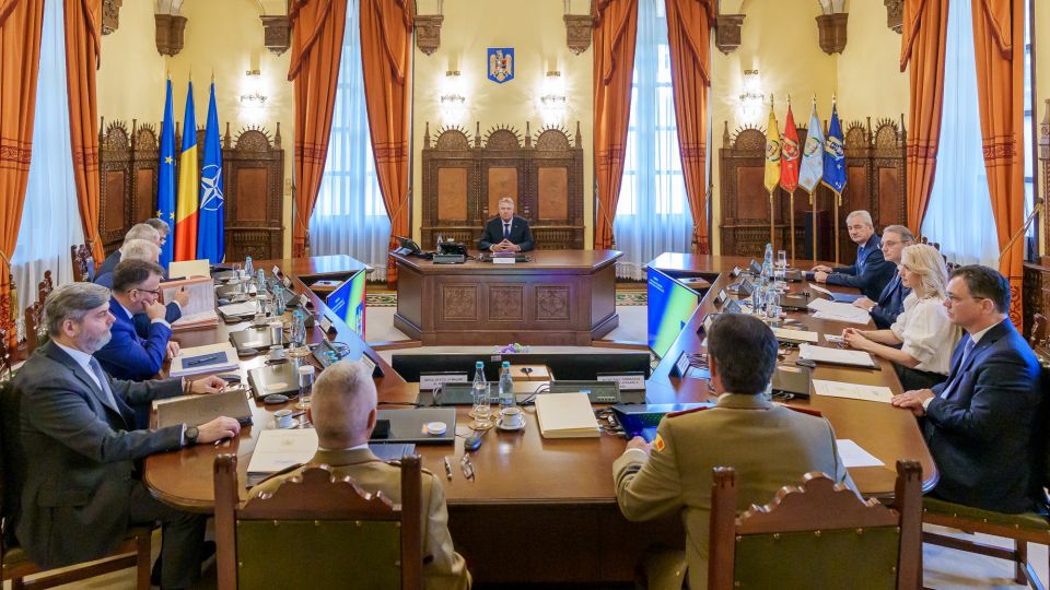 Засідання Вищої ради оборони Румунії на чолі з президентом Йоганнісом.