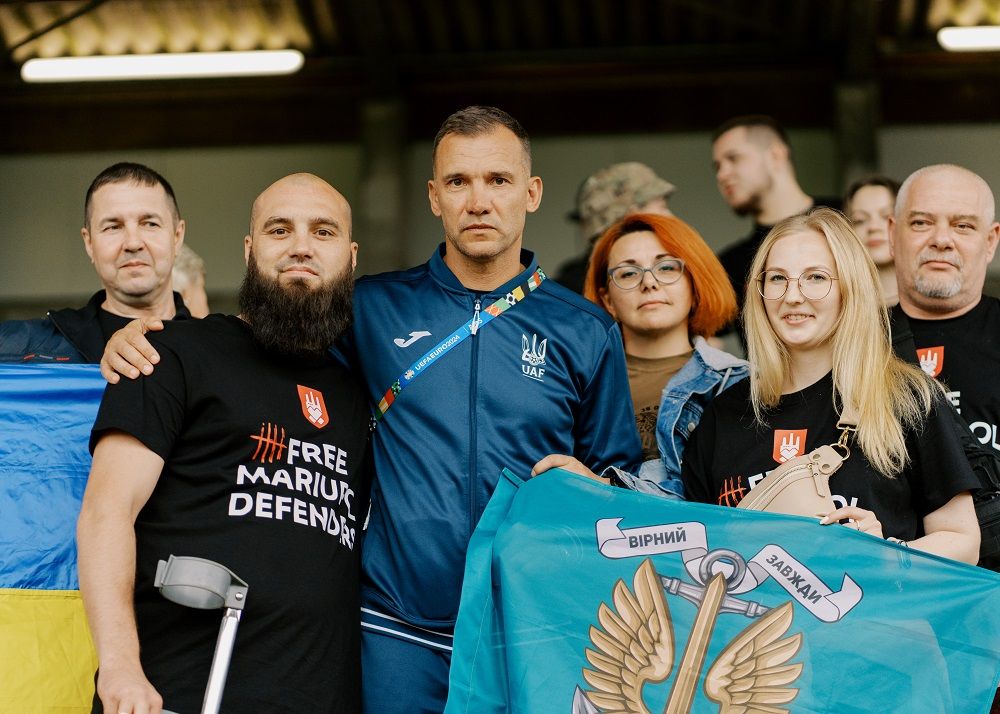 Євро-2024: Захисники Азовсталі підтримали збірну перед матчем зі Словаччиною, фото