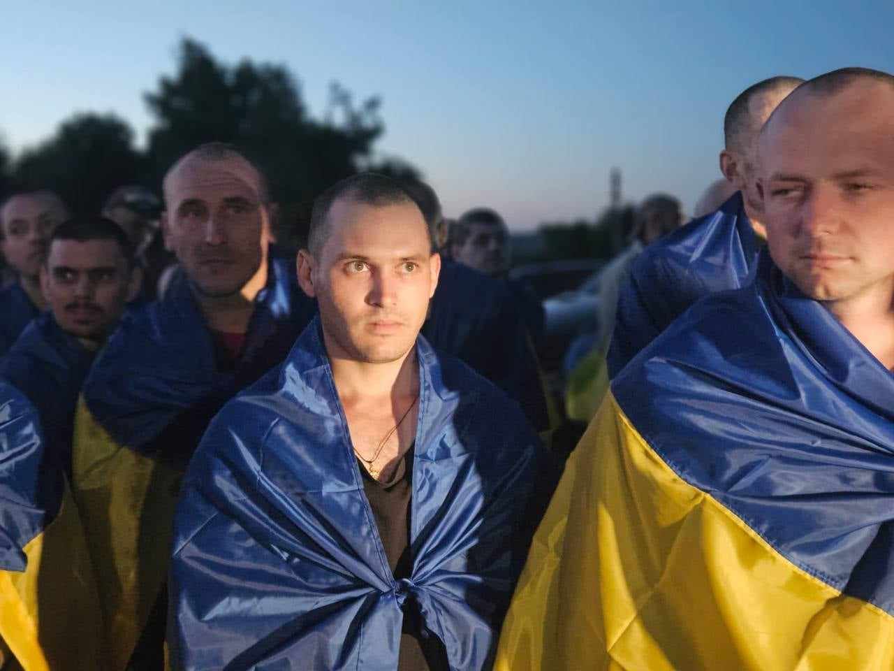 Багато важкопоранених та хворих: Україна повернула додому 90 військоволонених, фото