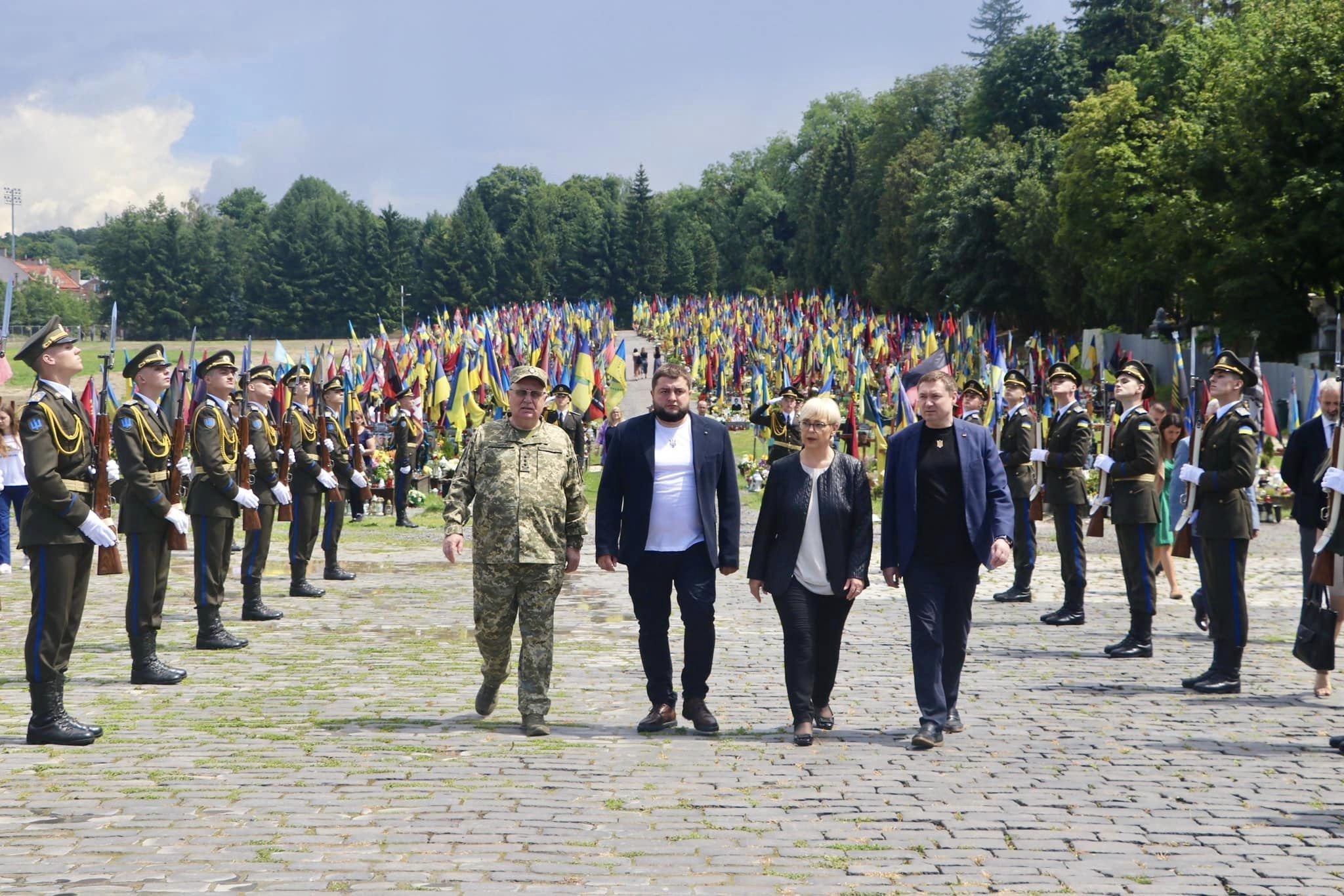 Президентка Словенії вшанувала полеглих воїнів на Марсовому полі у Львові