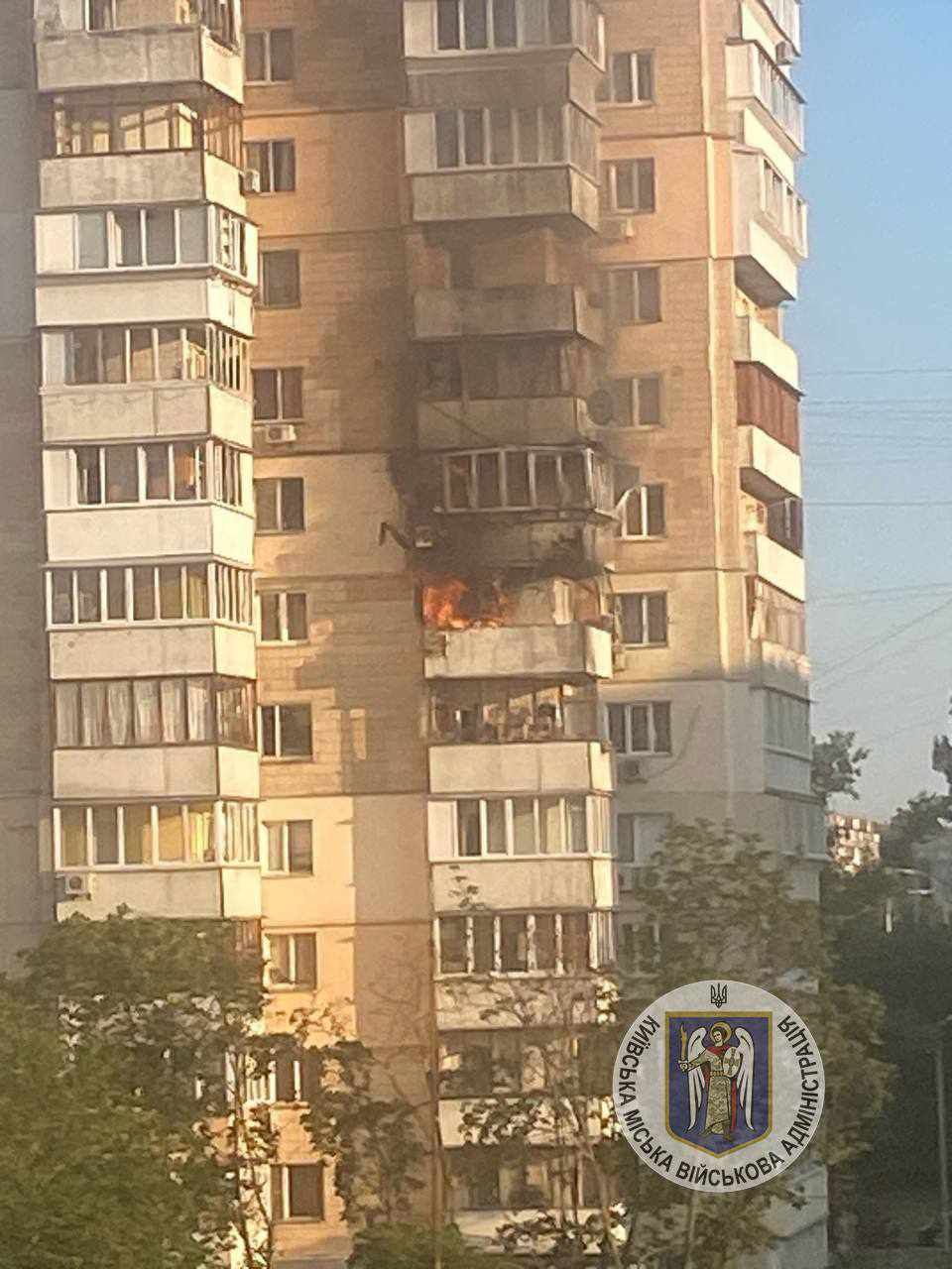 Ракетний удар: на Оболоні в Києві пошкоджено багатоповерхівку