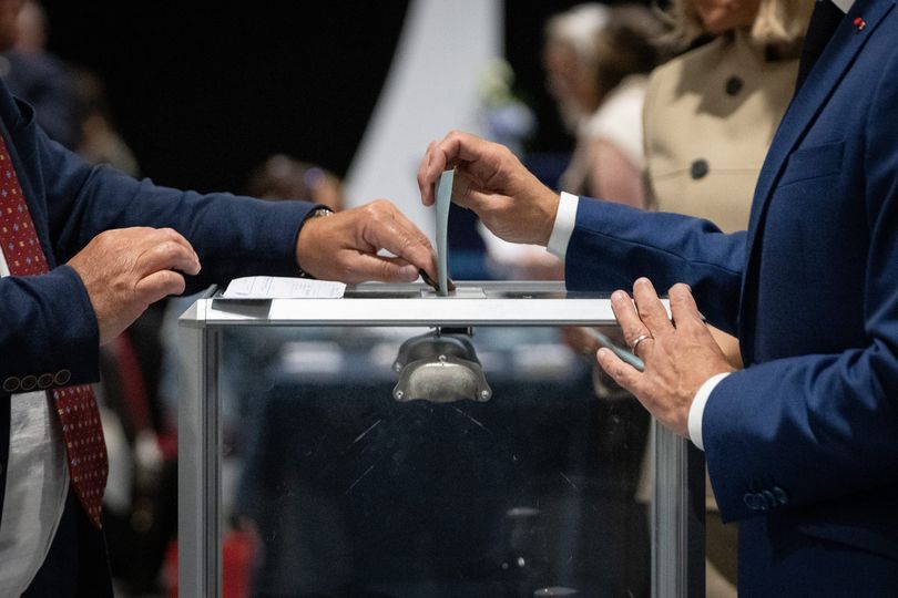 Партія чинного президента Еманюеля Макрона "Відродження" та її союзники здобули підтримку 21,5% виборців.