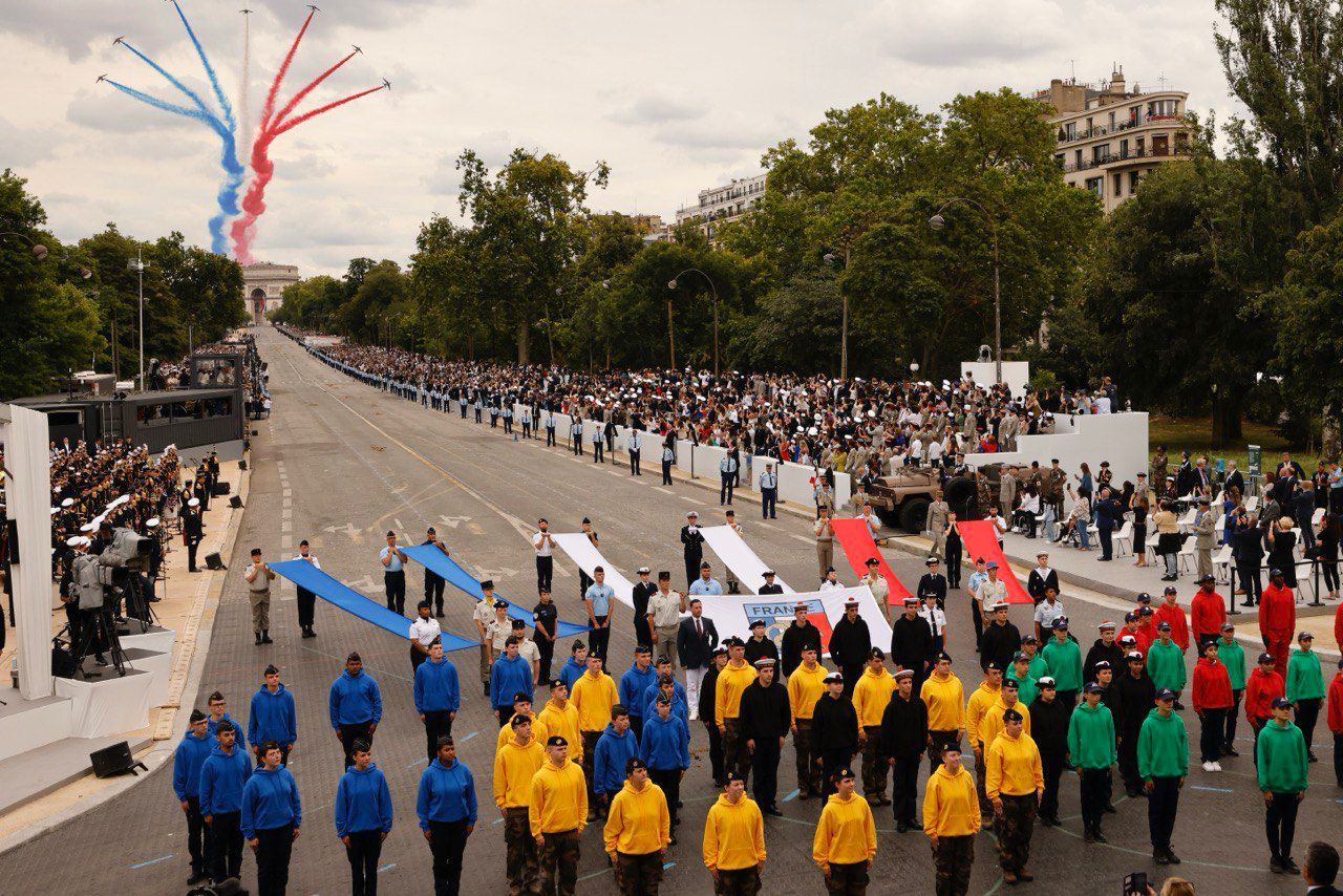 День взяття Бастилії: у Парижі військовий парад поєднали з естафетою Олімпійського вогню