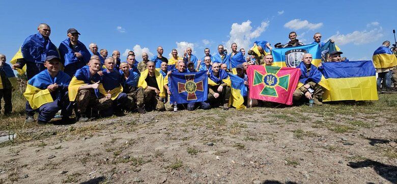 95 українських воїнів повернуто із російського полону, фото