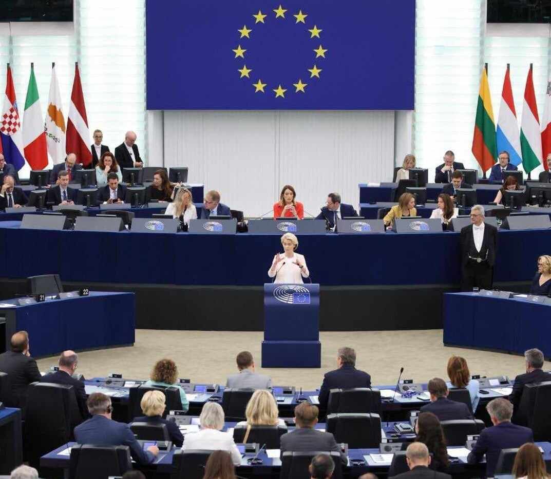 Урсула фон дер Ляєн вистпає у Європарламенті.