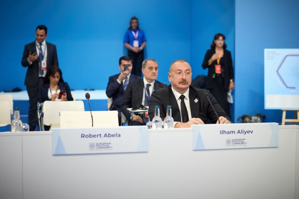 Азербайджан веде переговори про транзит газу через Україну – Алієв