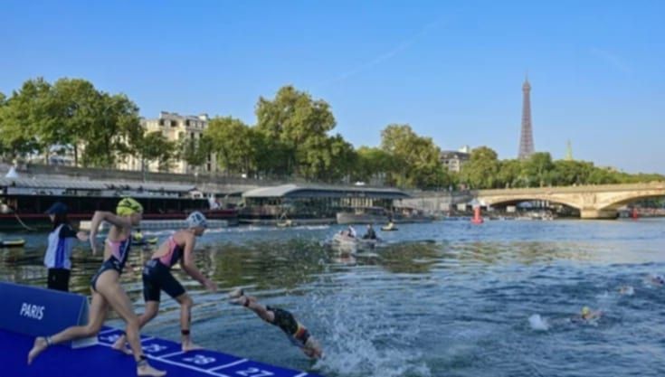 Перед Олімпіадою влада Парижа активно працювала над тим, аби зробити акваторію Сени придатною для купання.