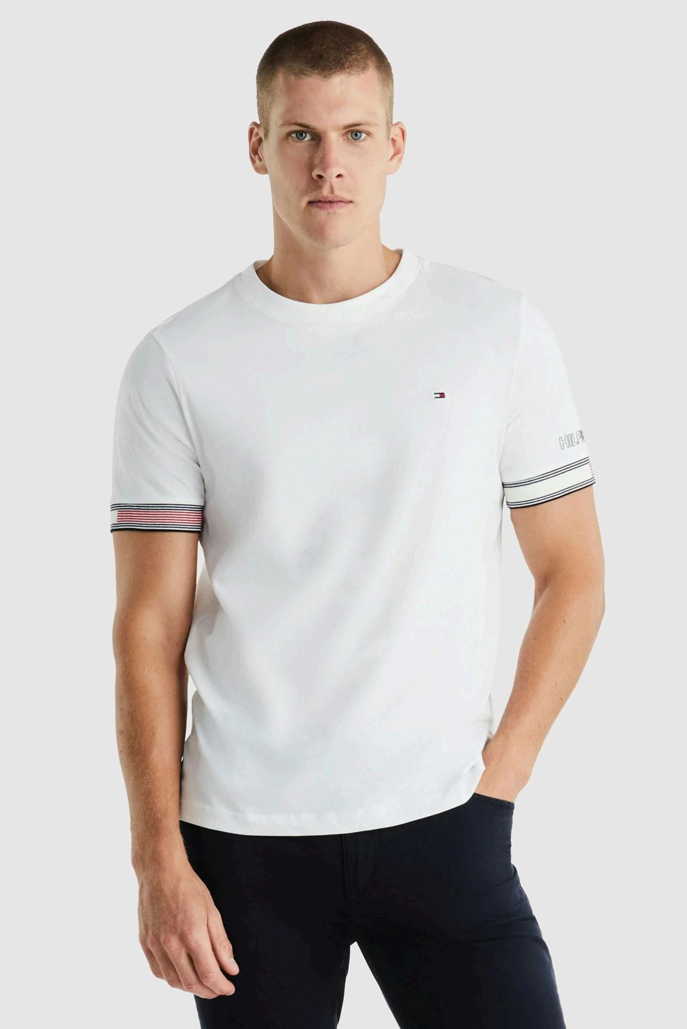Чоловічі футболки Tommy Hilfiger: поєднання стилю і комфорту