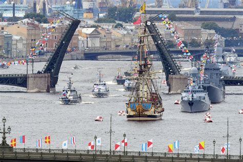 На росії скасували парад на День ВМФ
