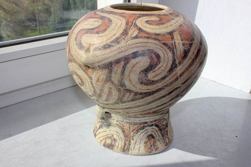 Трипільська ваза, якій орієнтовно 7 тисяч років.