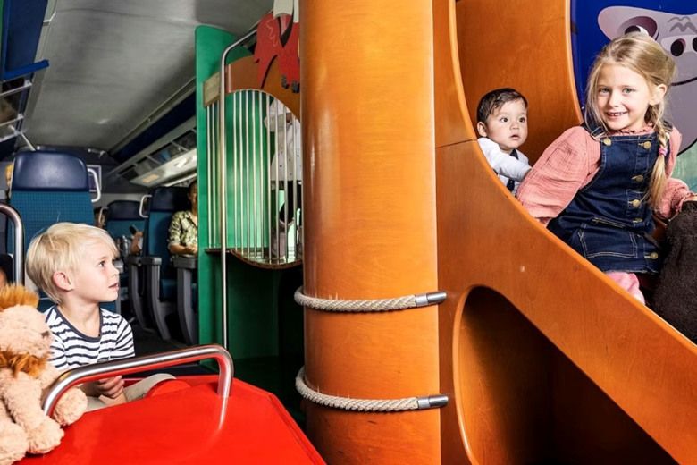 Спроєктований у партнерстві з ЮНІСЕФ: Укрзалізниця запускає дитячий вагон