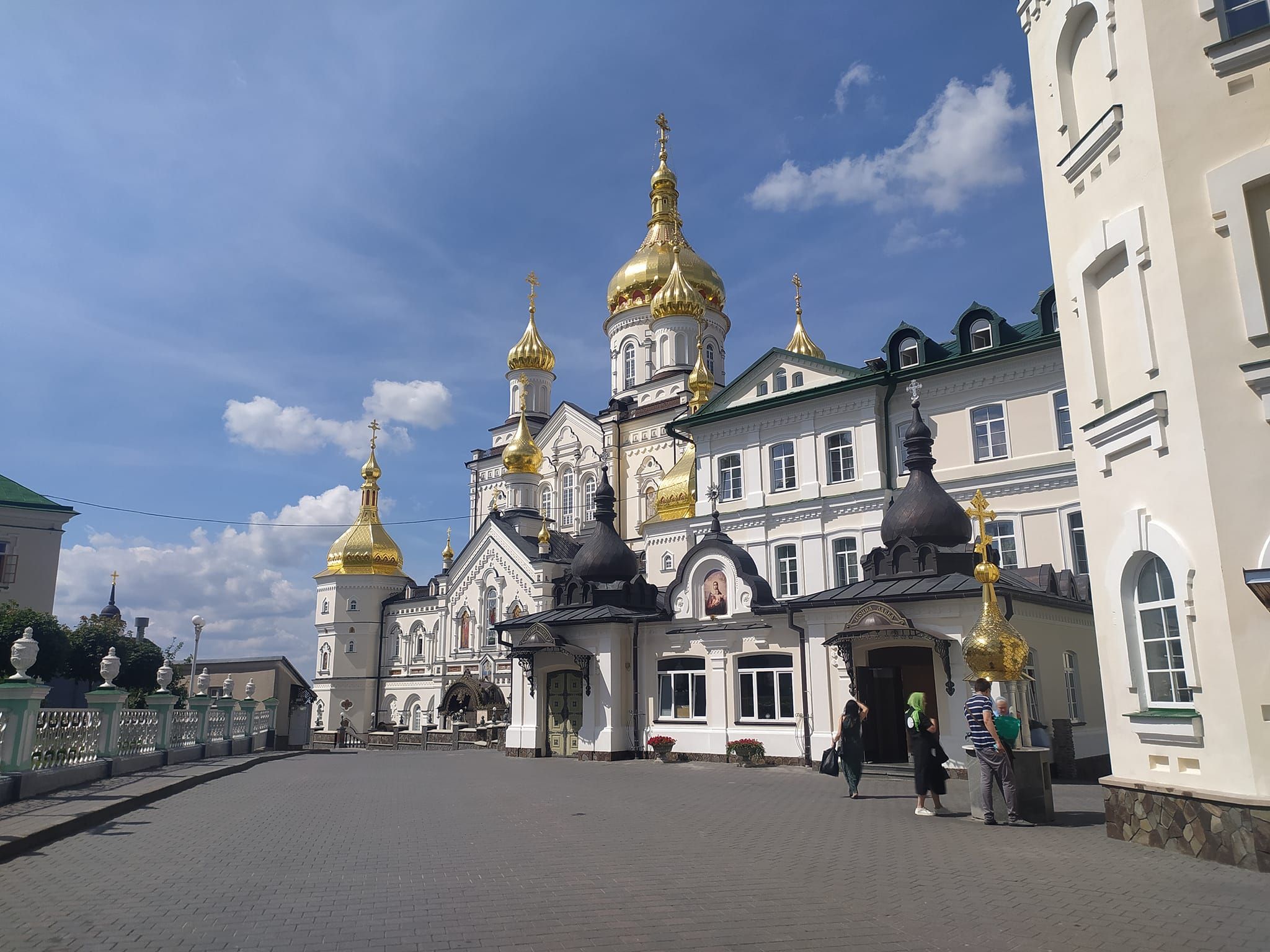 У Почаївській лаврі не припиняється незаконне будівництво УПЦ МП