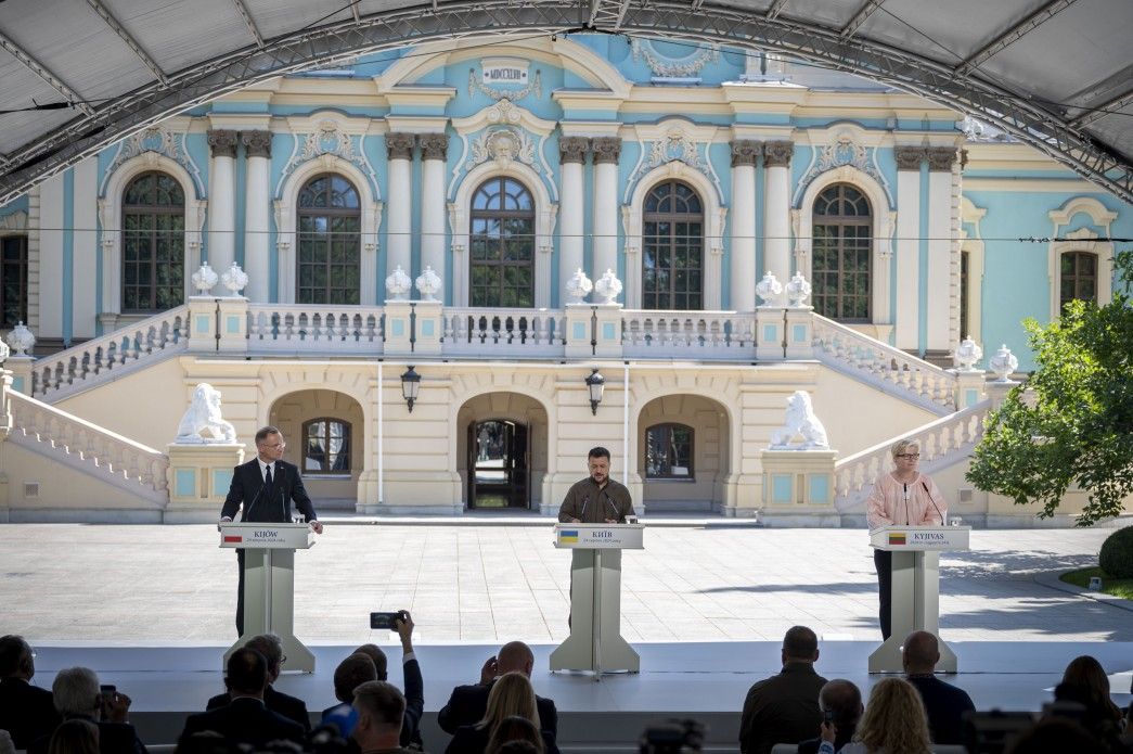 Лідери Польщі, України і Литви під час пресконференції у Маріїнському палаці в Києві.