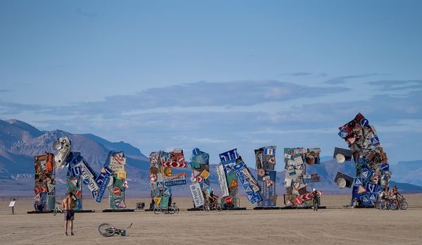 Інсталяцію з руїн «Iʼm Fine» презентували на фестивалі Burning Man, фото