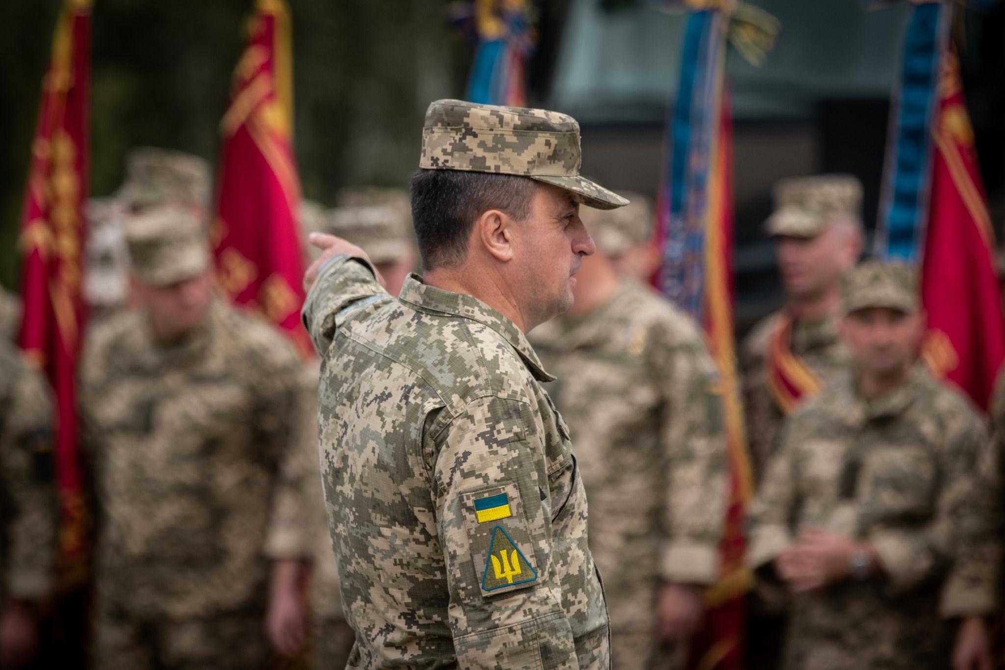 Микола Олещук звільнений з посади командувача Повітряних сил