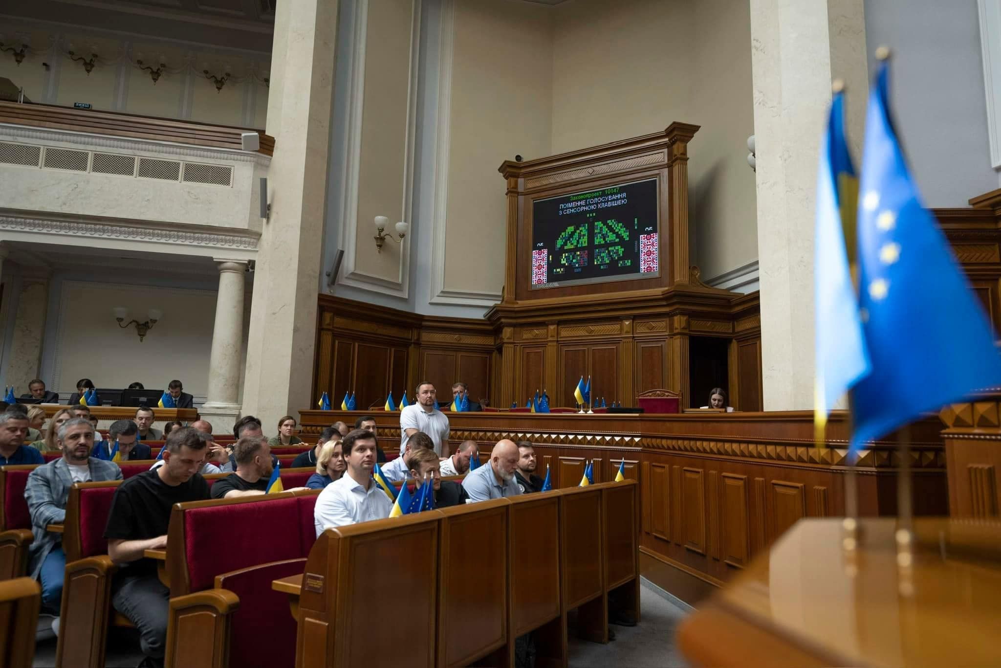 Парламентська більшість технічно відпрацювала завдання щодо відставок урядовців.