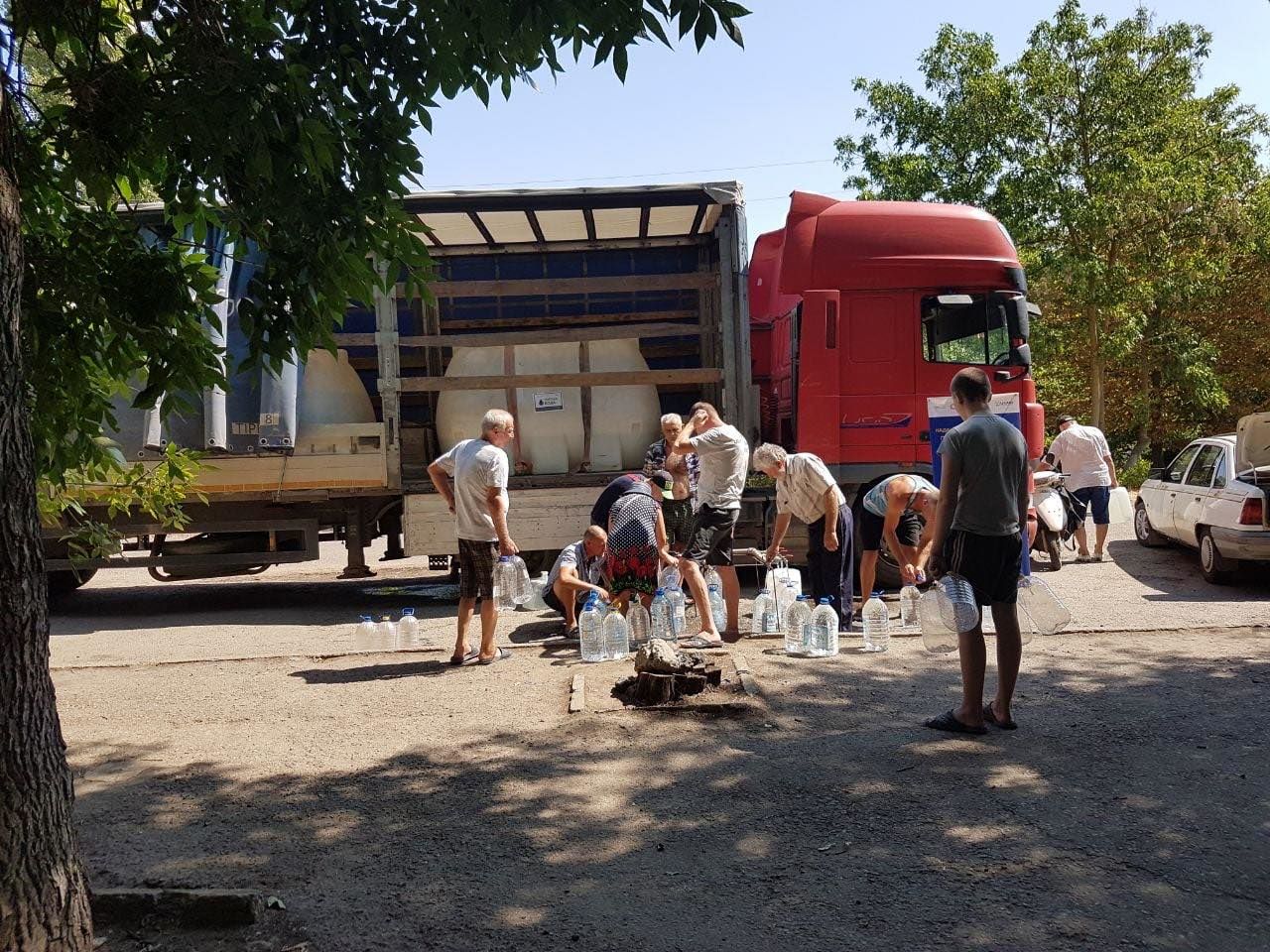 Воду після підриву Каховської ГЕС возили цистернами