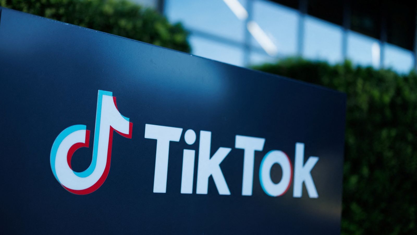 TikTok видалив акаунти російських державних ЗМІ через підозру у впливі на вибори в США