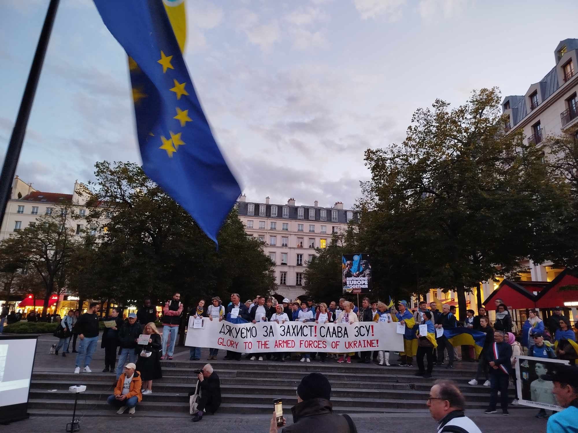 Паризька акція підтримки України.