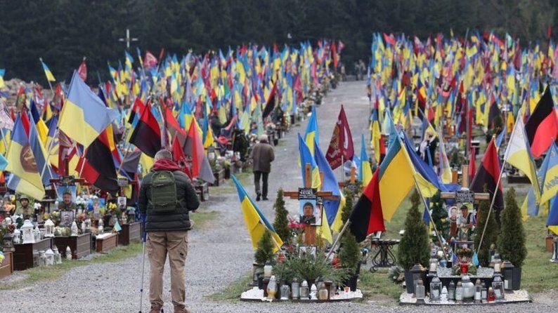 У війні з Росією загинуло від 60 до 100 тисяч українських військових - вважають на Заході.