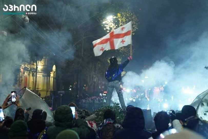 Україна вводитьсанкції проти тієї частини влади зараз у Грузії, яка здає Грузію Путіну.