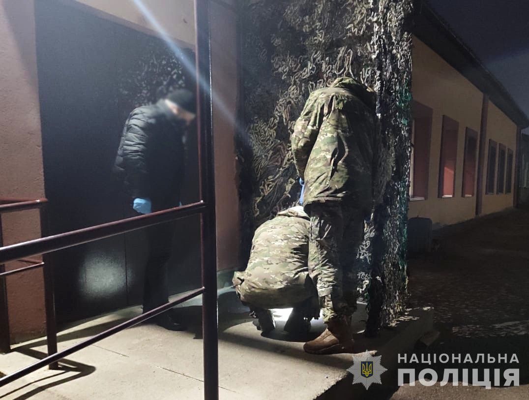 На Житомирщині Нацполіція та СБУ затримали підозрюваних у теракті поблизу ТЦК