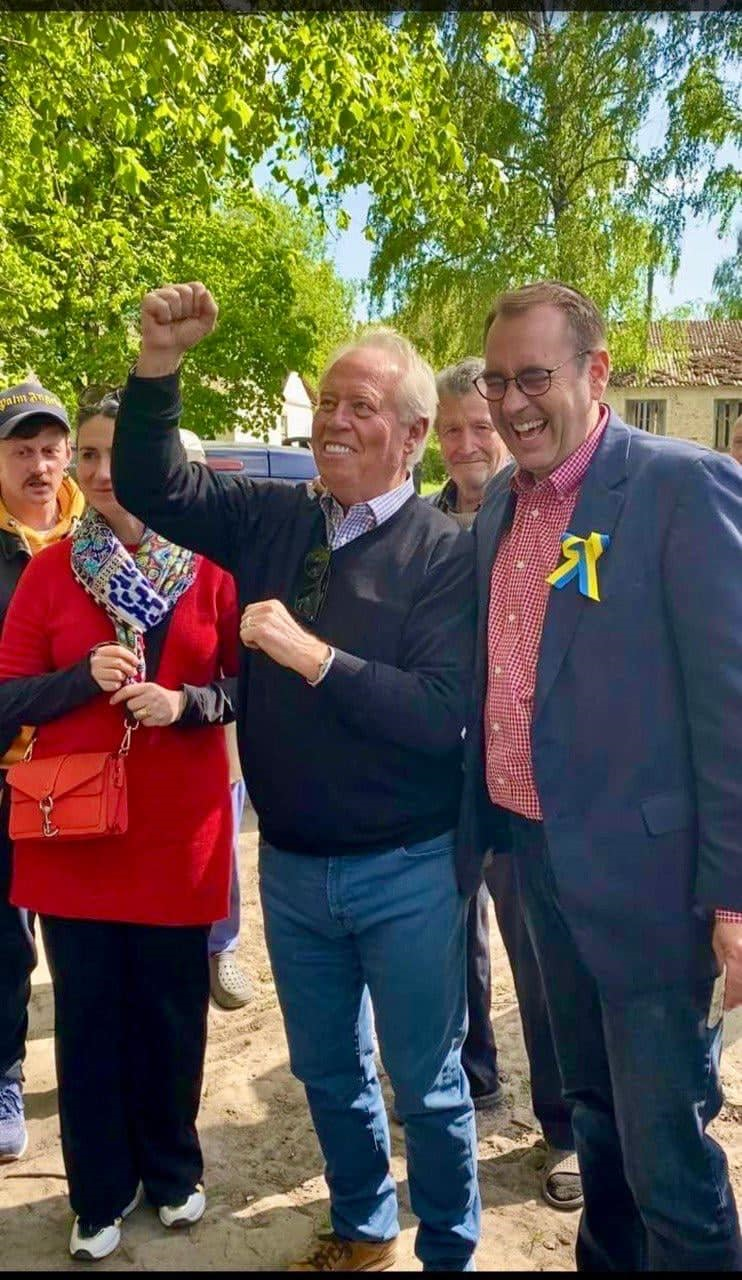 «Навіть не знаю, як і дякувати»: як американський меценат допомагає українцям під час війни