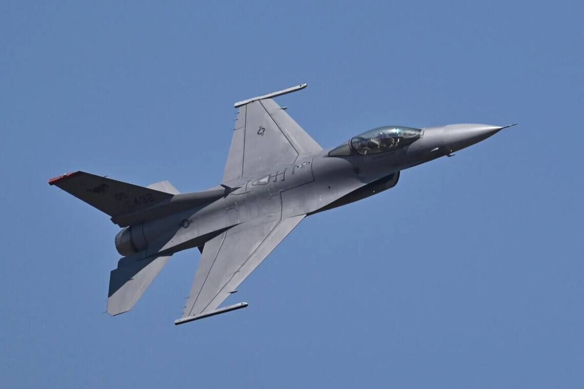 Згідно повідомленню ПС загиблому на  F-16 україському пілоту було лише 26 років.