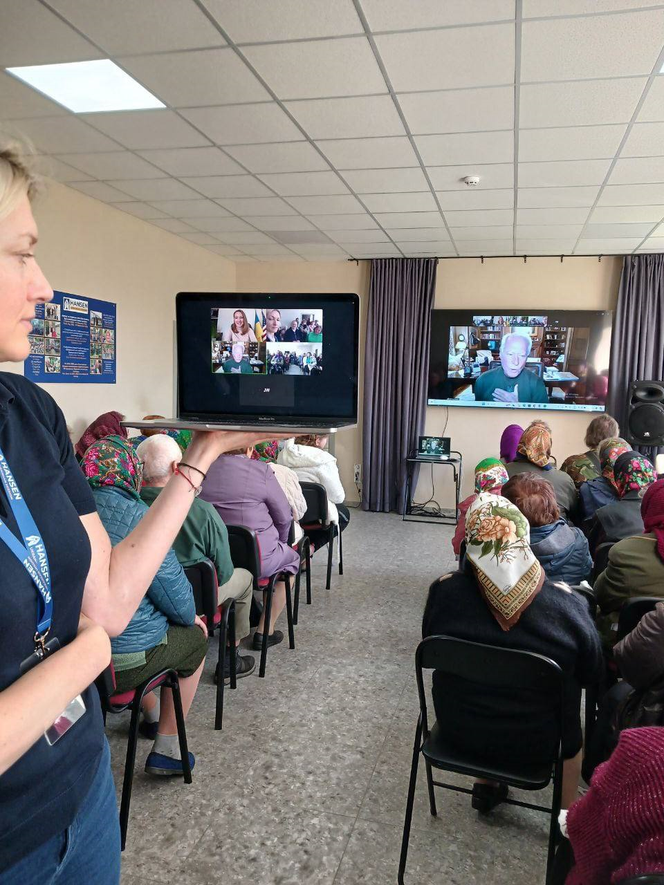 Відновлення після окупації: як американський меценат Делл Лой Хансен допомагає жителям Слободи