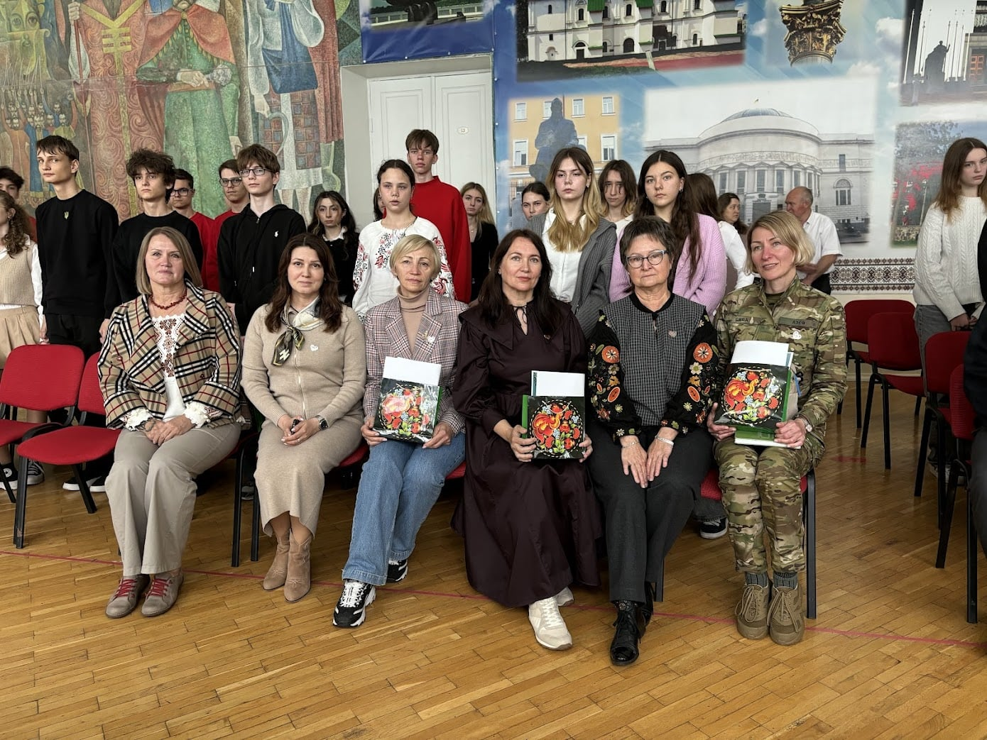 Палітри пам’яті і відваги. Київські ліцеїсти поспілкувалися з мамами героїв-захисників