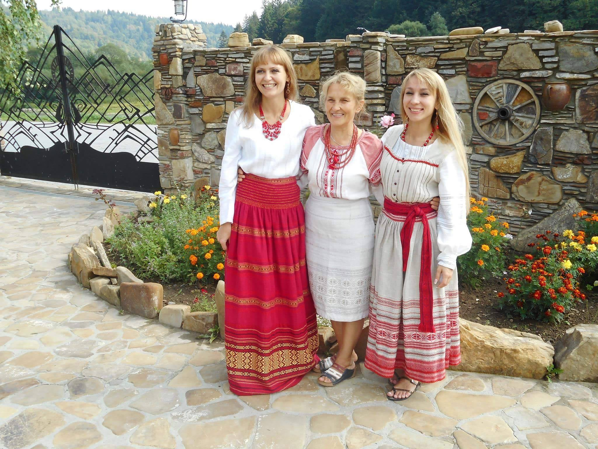 Родинне коло. Майстрині Олена та Анна Попови з Богуслава прикрашають світ своєю творчістю