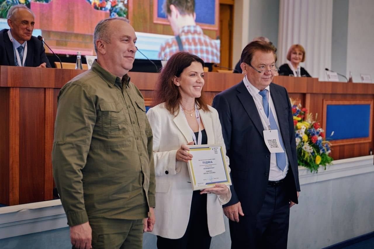 Голова Черкаської ОВА Ігор Табурець (ліворуч) і Василь Лазоришинець, директор Національного інституту серцево-судинної хірургії  імені Миколи Амосова.