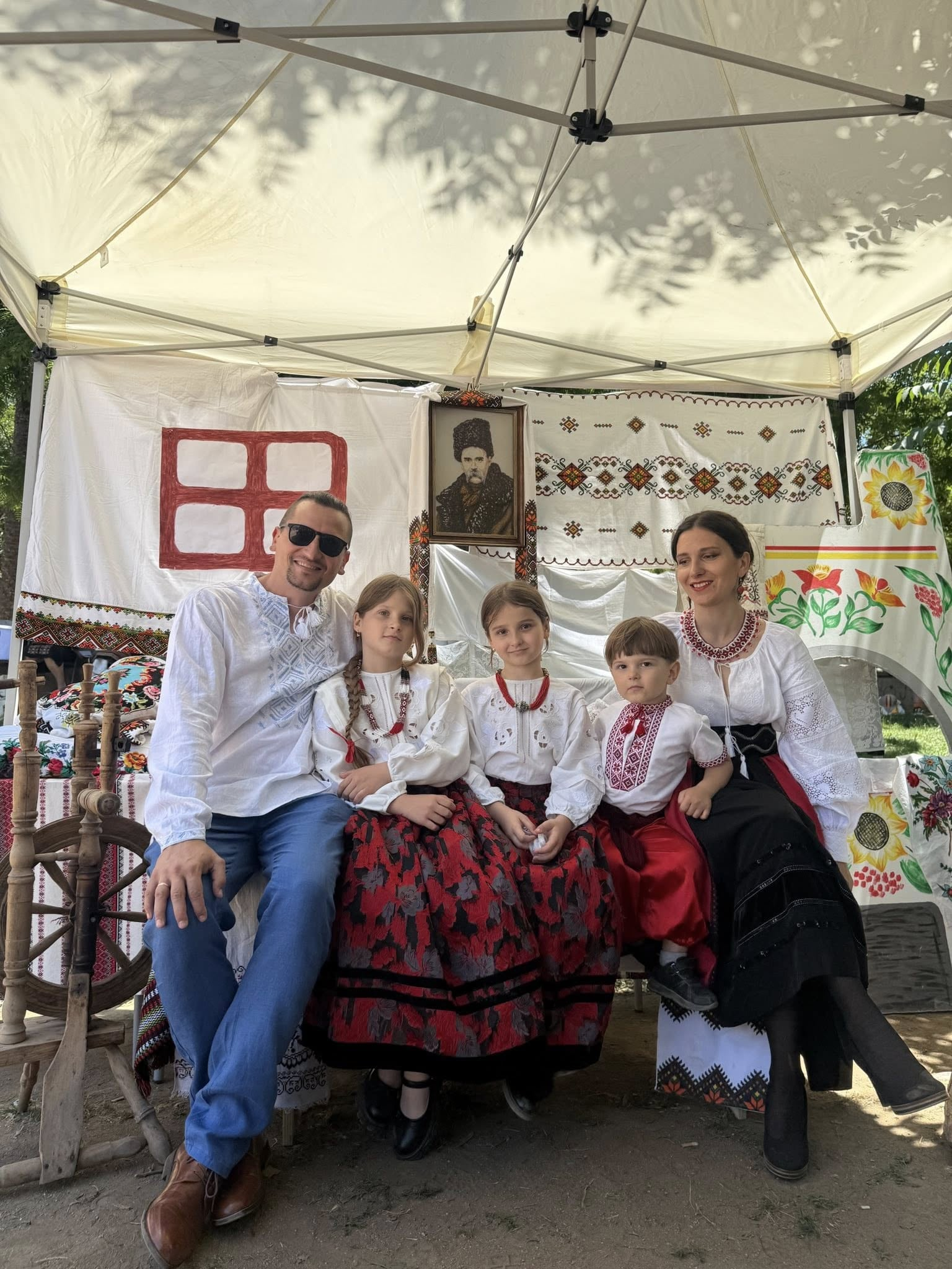 Пісенна зупинка — Намюр. Руслана Лоцман з родиною проводить благодійне турне країнами Європи